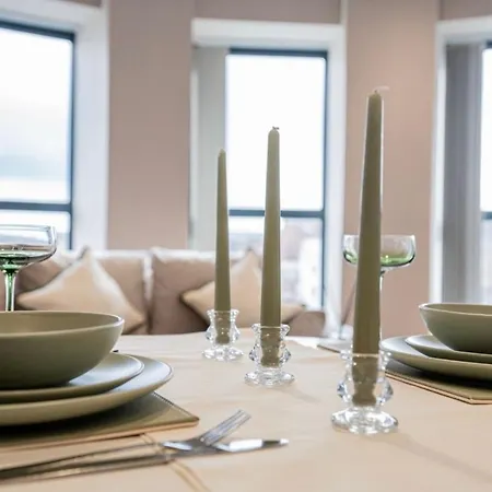 Arena Side Hot Centre - Sleeps 5 * Leeds (West Yorkshire)