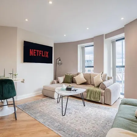 Arena Side Hot Centre - Sleeps 5 Apartment *