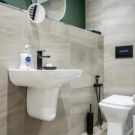 Arena Side Hot Centre - Sleeps 5 Leeds (West Yorkshire)