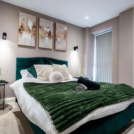 Arena Side Hot Centre - Sleeps 5 Apartment