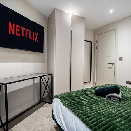 Arena Side Hot Centre - Sleeps 5 Leeds (West Yorkshire)